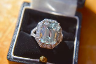 FINE 11.00CT BLUE AQUAMARINE & 1.30CT *VS* DIAMOND RING SET IN 18CT WHITE GOLD - £15,000 VALUATION