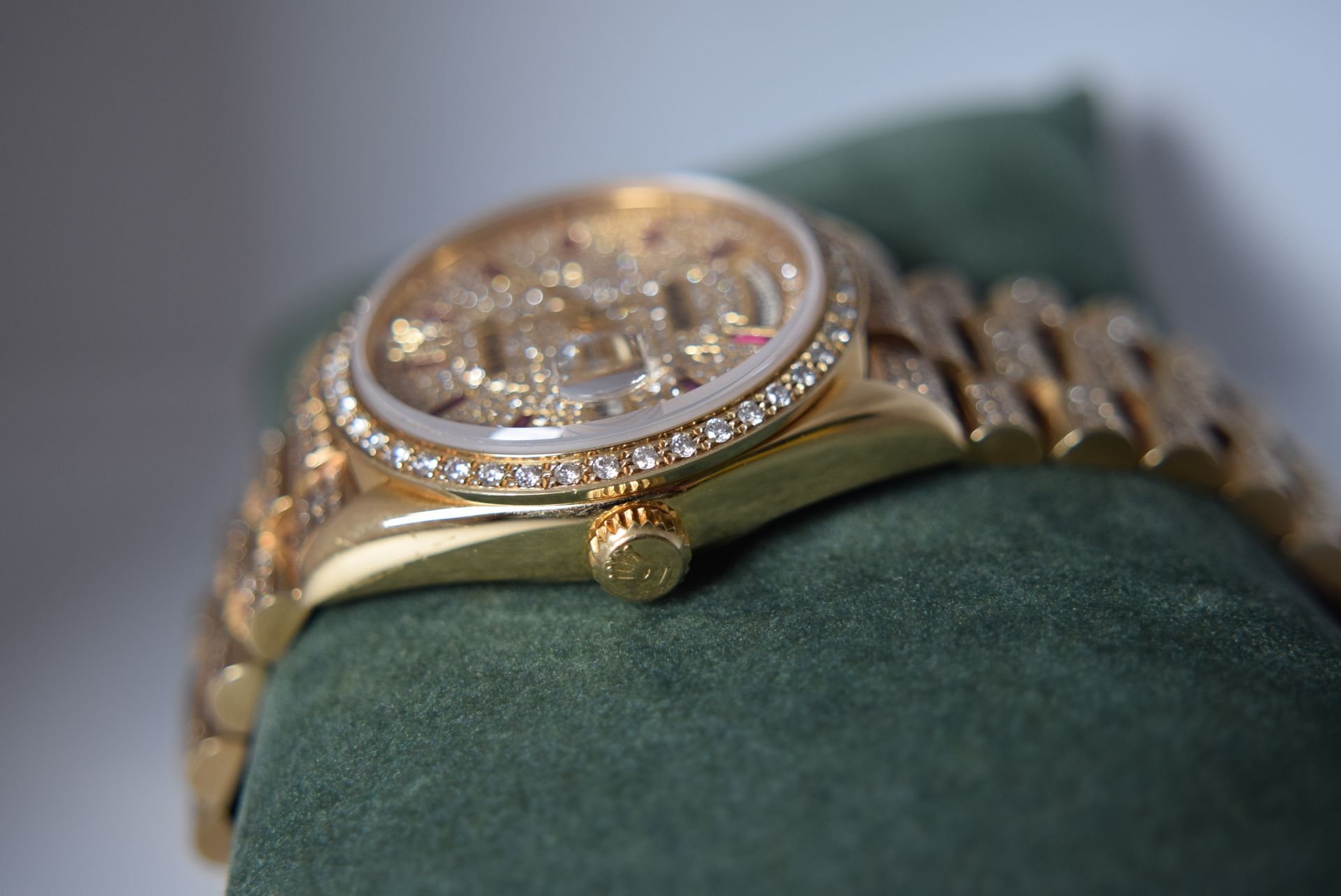 ROLEX DAY DATE 18K REF. 18038 DIAMOND-SET WITH RUBIES (BAGUETTES) - QUICK-SETTING - Image 3 of 12