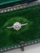 1.10ct DIAMOND SOLITAIRE RING SET IN 10k WHITE GOLD - £5500 VALUATION