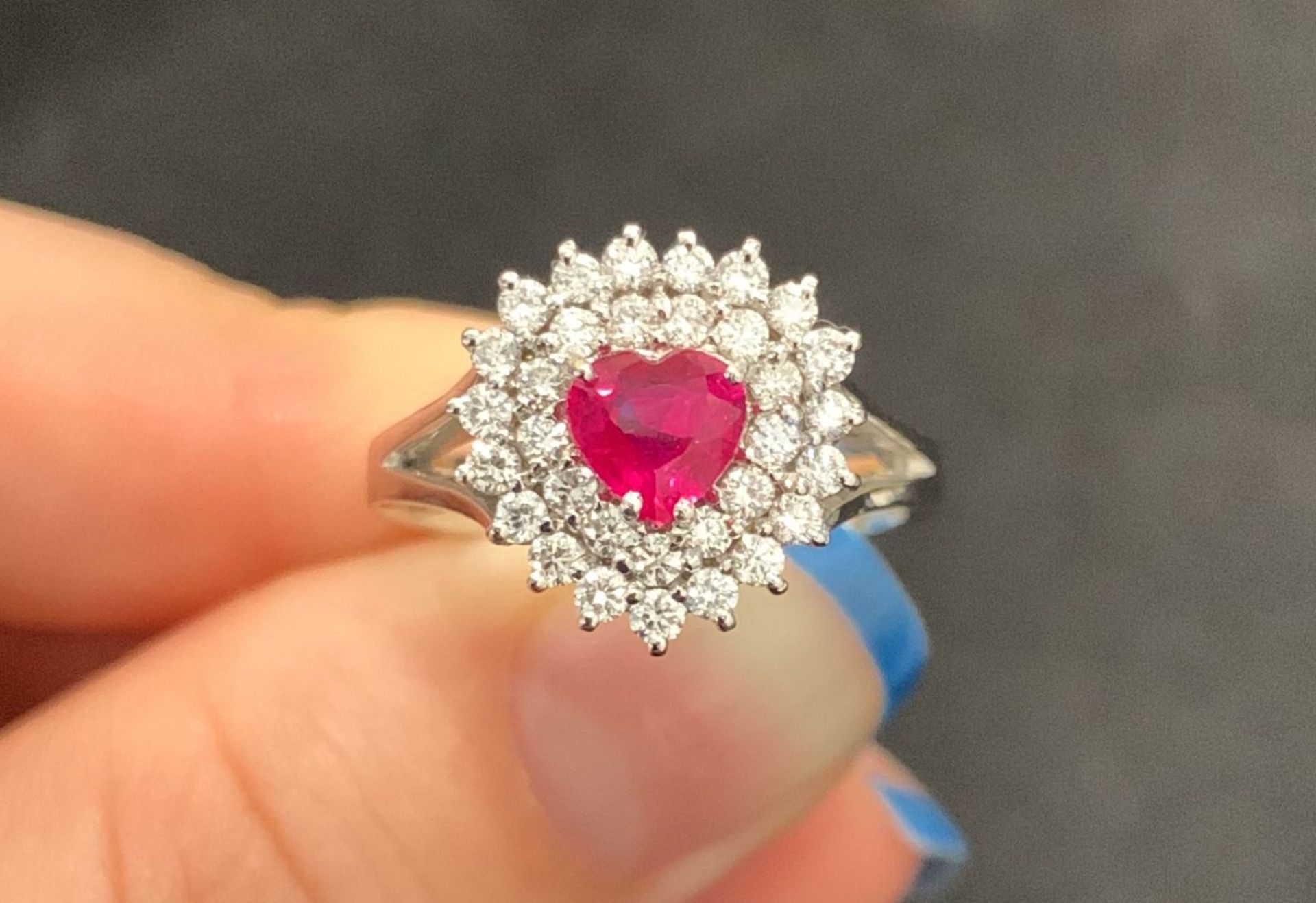 0.85CT RUBY & DIAMOND RING - set in 18K WHITE GOLD (4.52g)