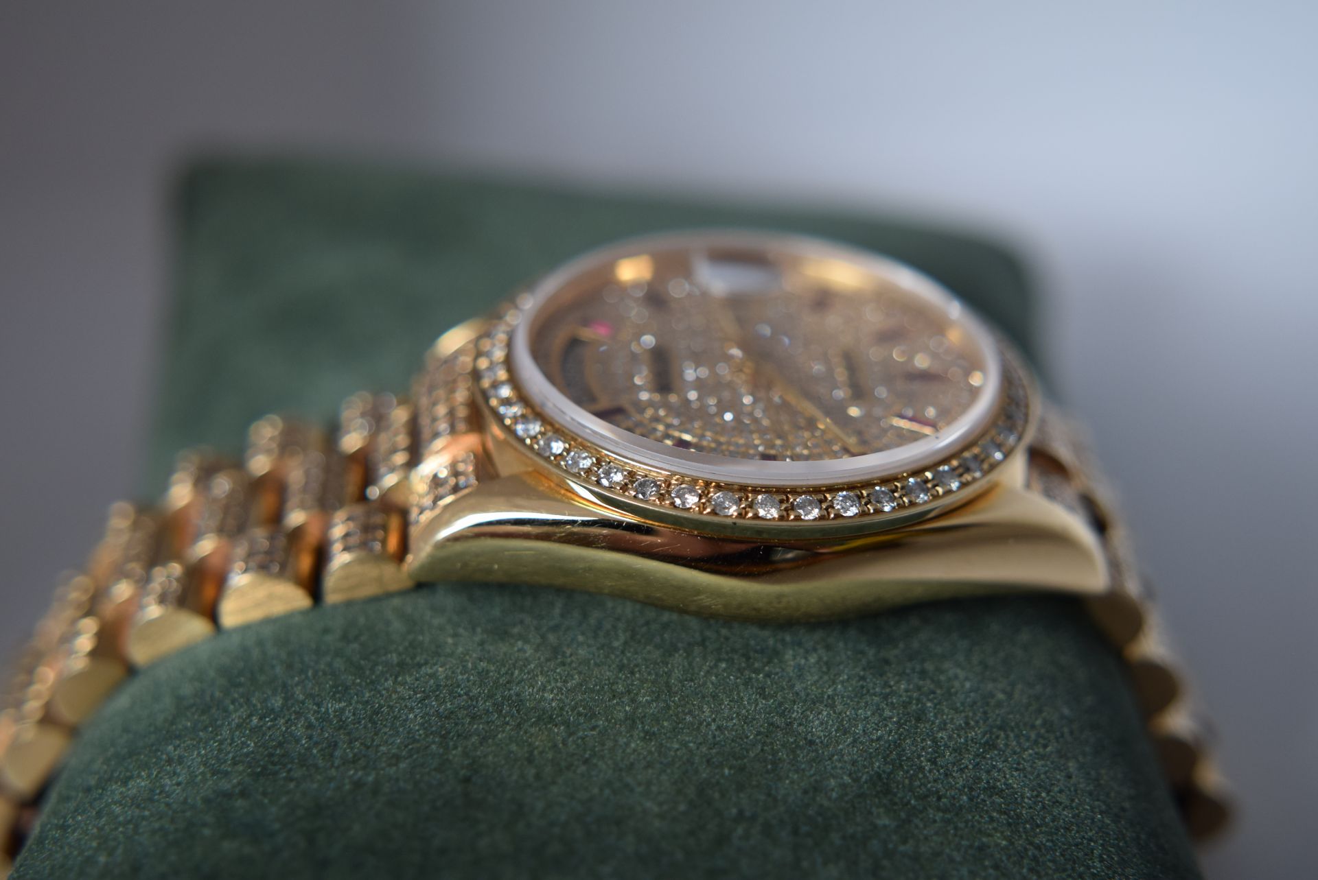 ROLEX DAY DATE 18K REF. 18038 DIAMOND-SET WITH RUBIES (BAGUETTES) - QUICK-SETTING - Image 5 of 12
