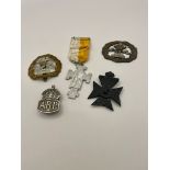 SELECTION OF WW1 WW2 MEDAL HAT BADGES