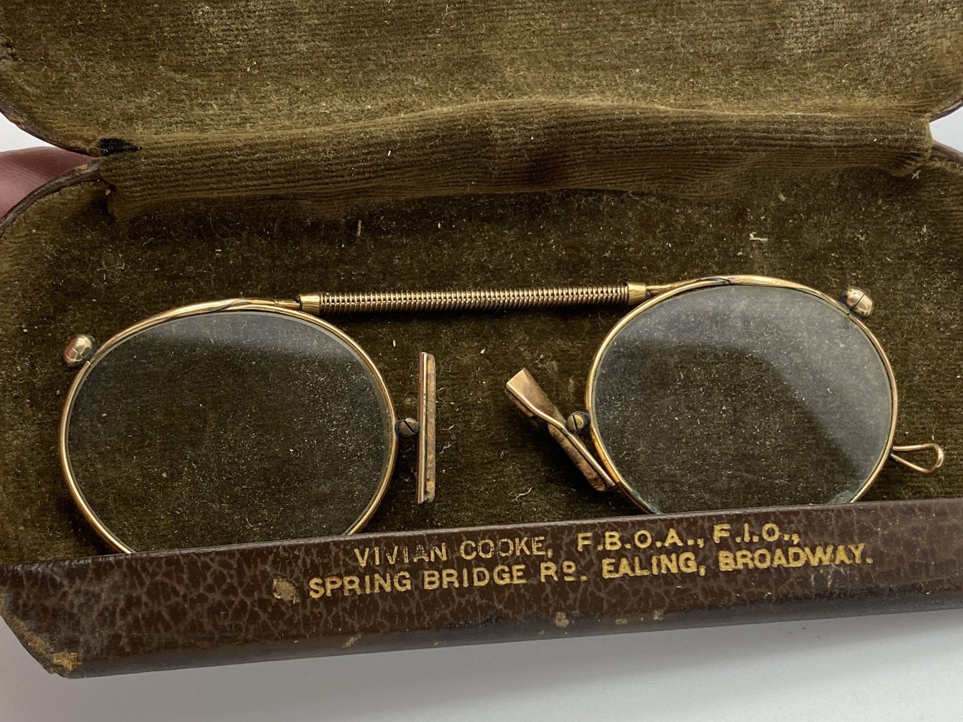 ANTIQUE 10CT GOLD SPECTACLES (GLASSES) WITH METAL CASE - Image 6 of 7