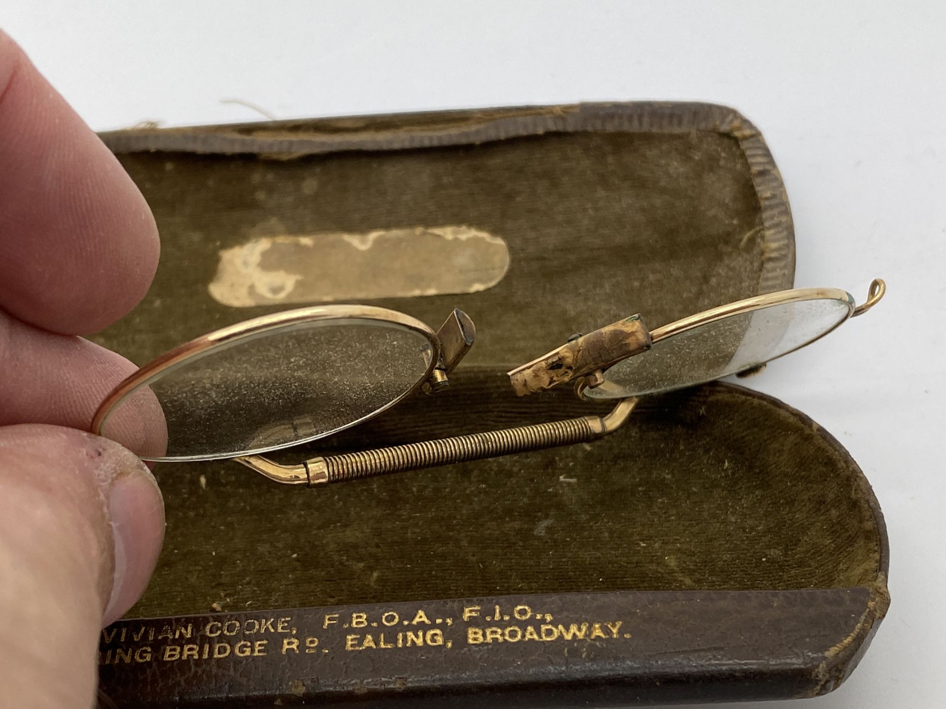 ANTIQUE 10CT GOLD SPECTACLES (GLASSES) WITH METAL CASE - Image 2 of 7