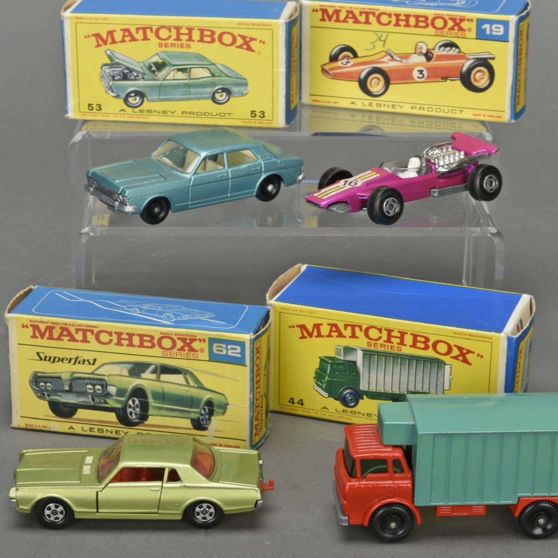 Vier Matchbox Autos