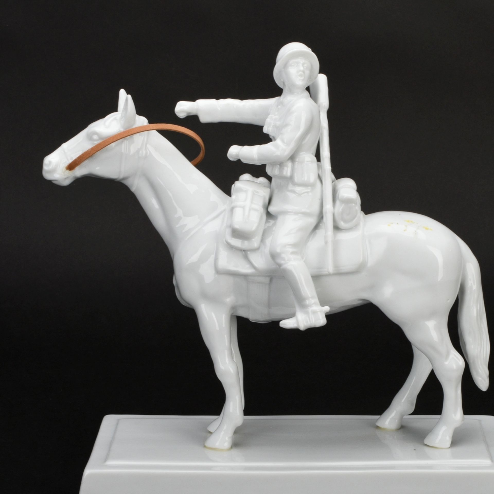 Porzellanfigur Soldat zu Pferde