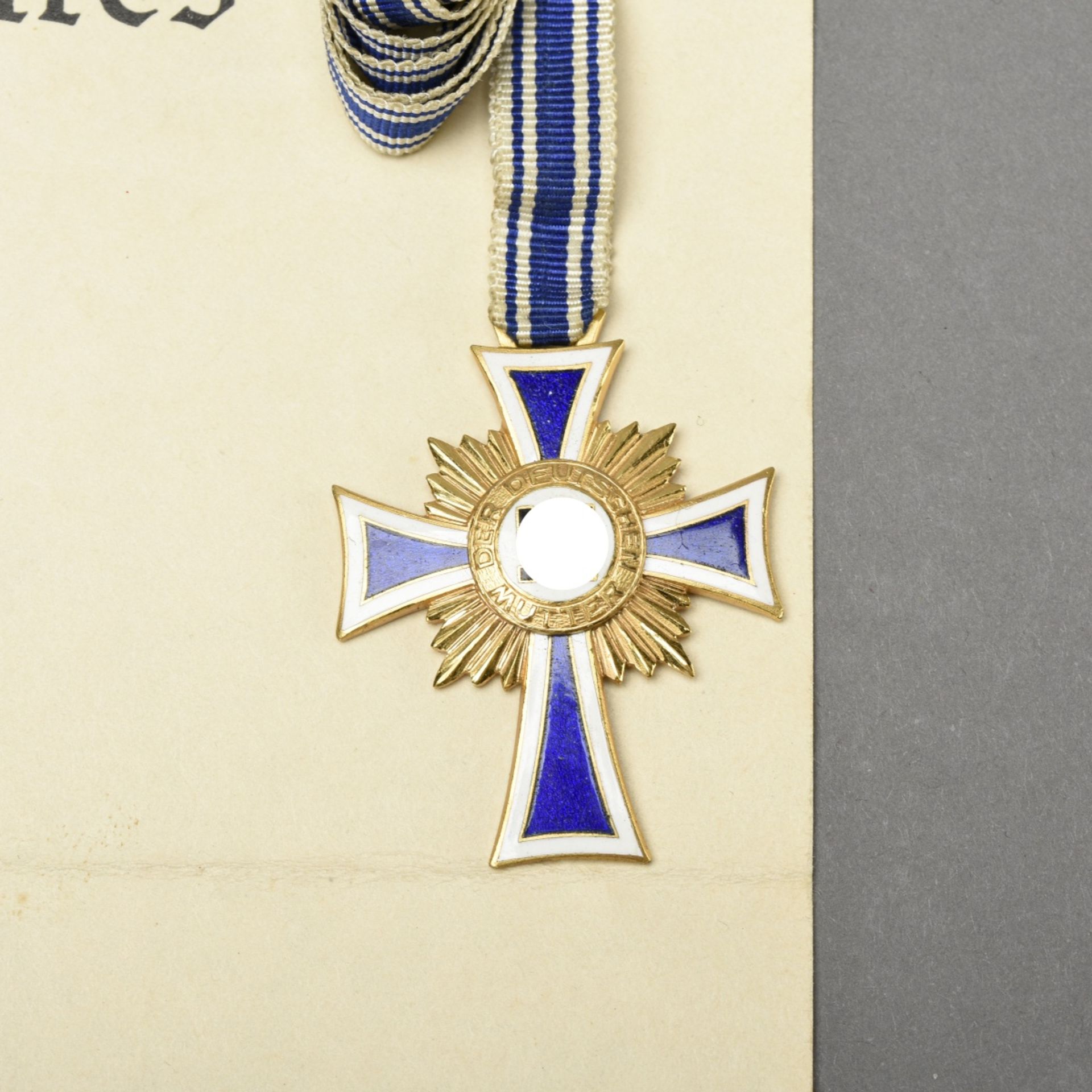 Mutterkreuz mit Verleihungsurkunde - Bild 4 aus 5