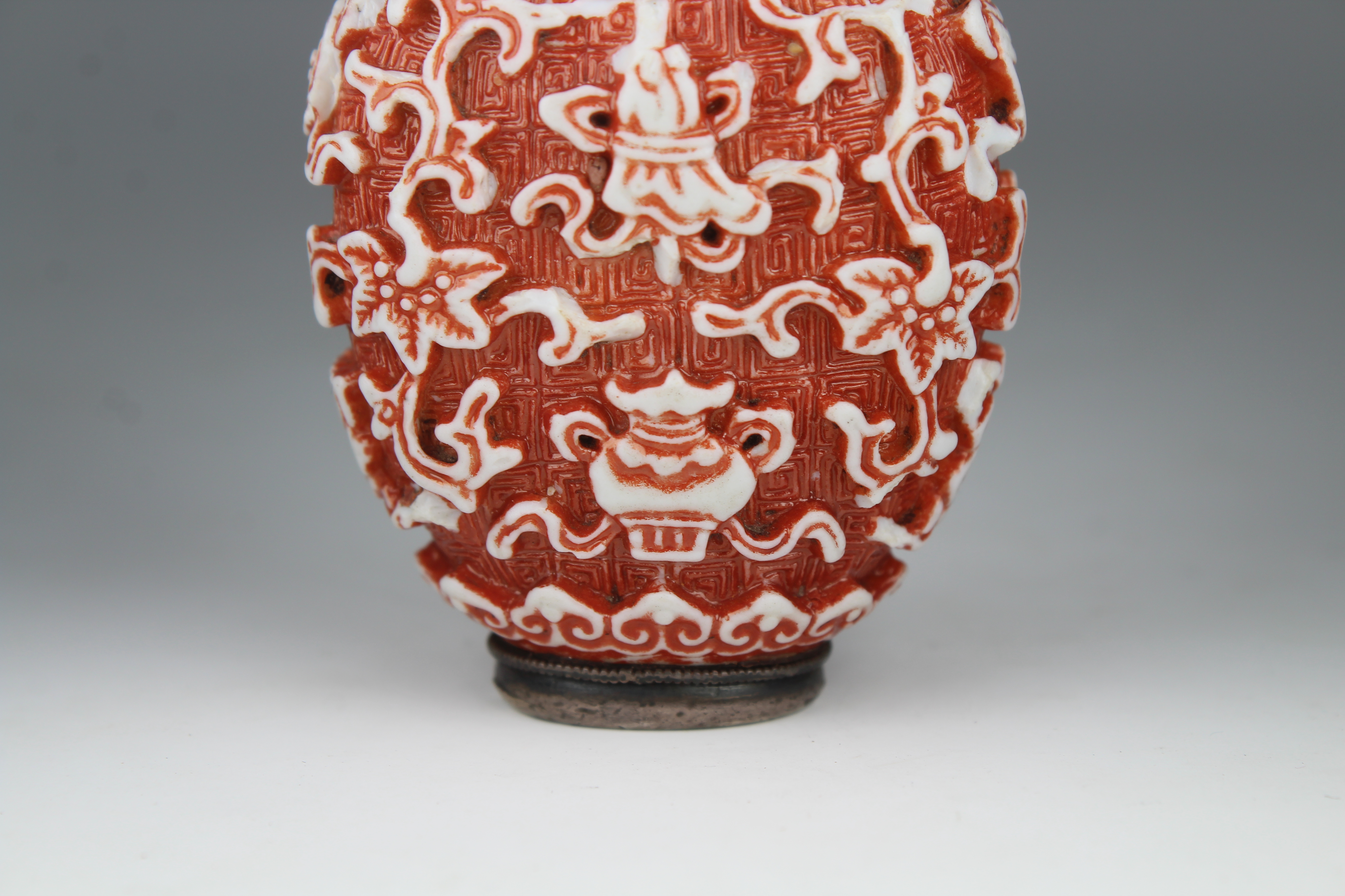 Chinese Qianlong Period Porcelain Snuff Bottle - Image 2 of 8
