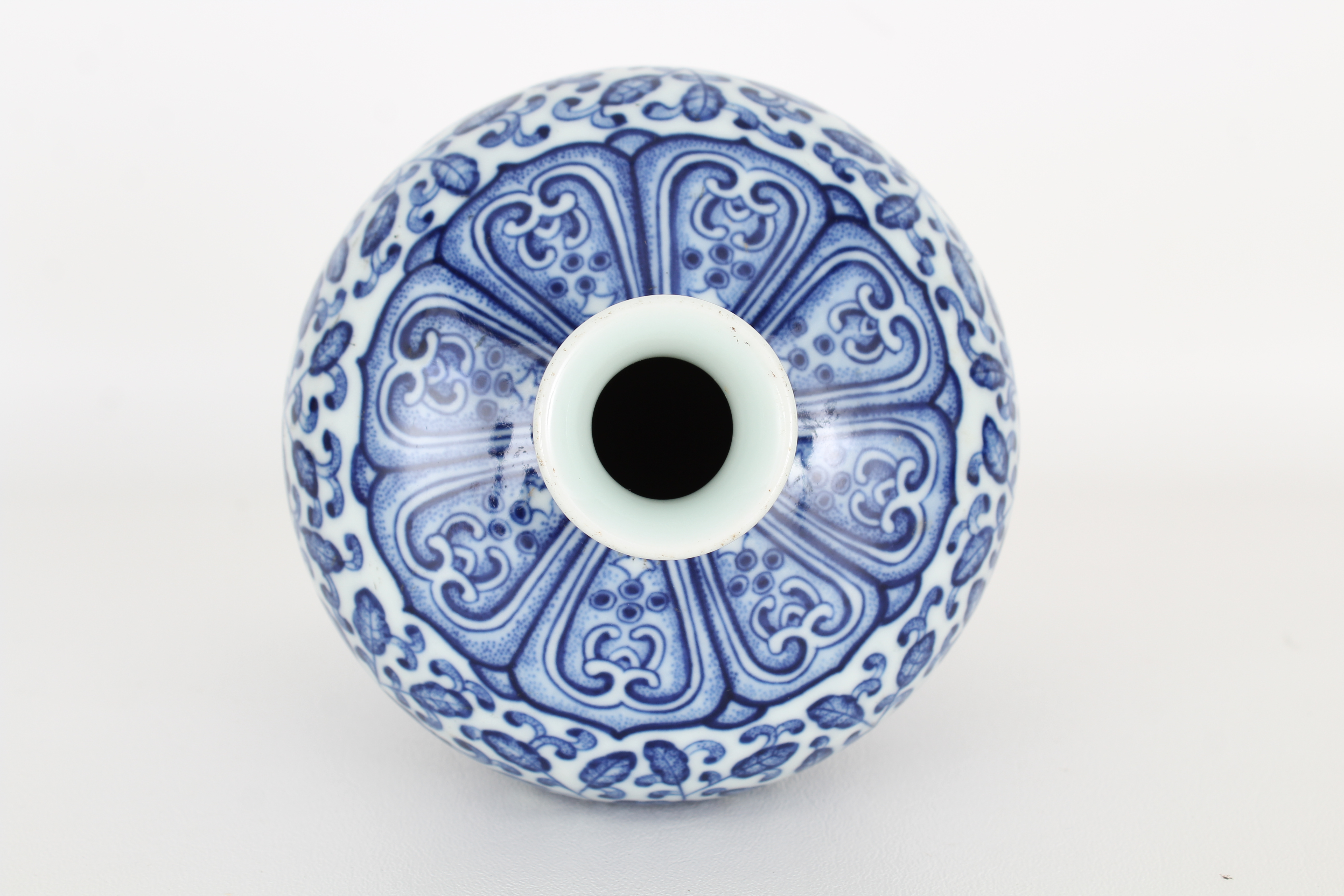 Chinese blue and white plum-shaped vase, Qianlong - Image 3 of 6