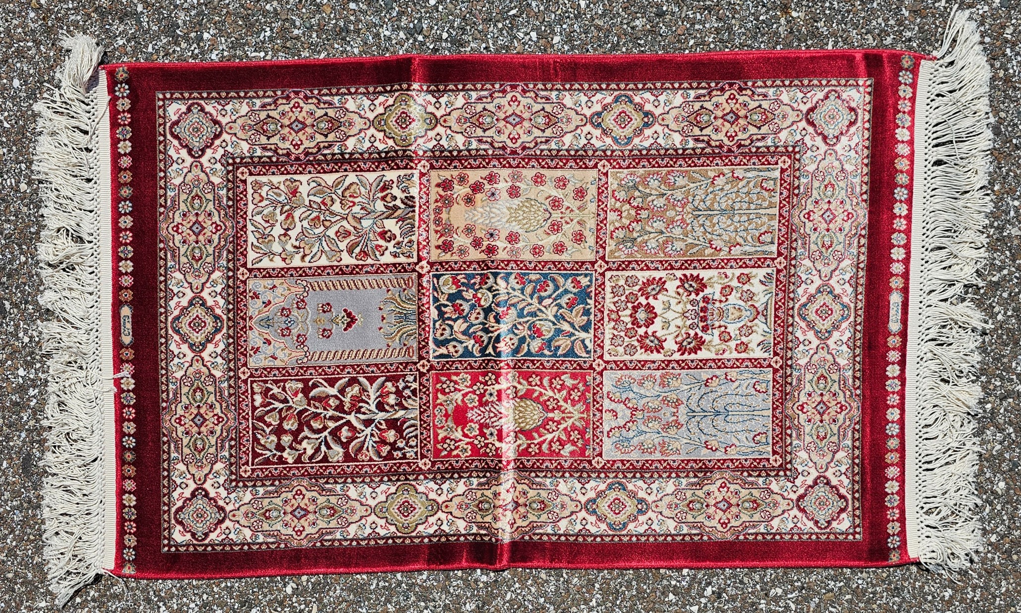 Hereke Turkish Bamboo Silk Tufted Rug - 2' x 3'