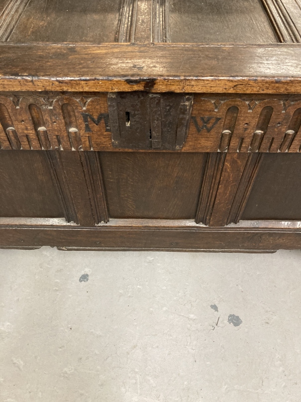 17th/18th cent. Oak and elm large coffer, the rectangular top with six panels carved frieze with - Image 6 of 7