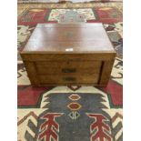 Early 20th cent. Oak cutlery box with Mappin & Webb makers label, the lift up top reveals a fitted