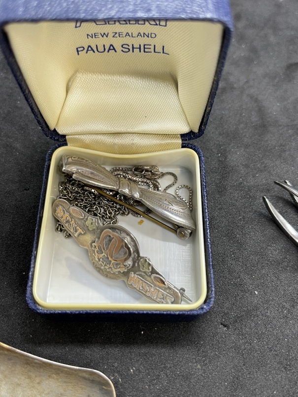 Hallmarked Silver: Caddy spoon George Unite Birmingham 1841. 0.47ozt. Plus a silver plated J.M. - Image 2 of 6