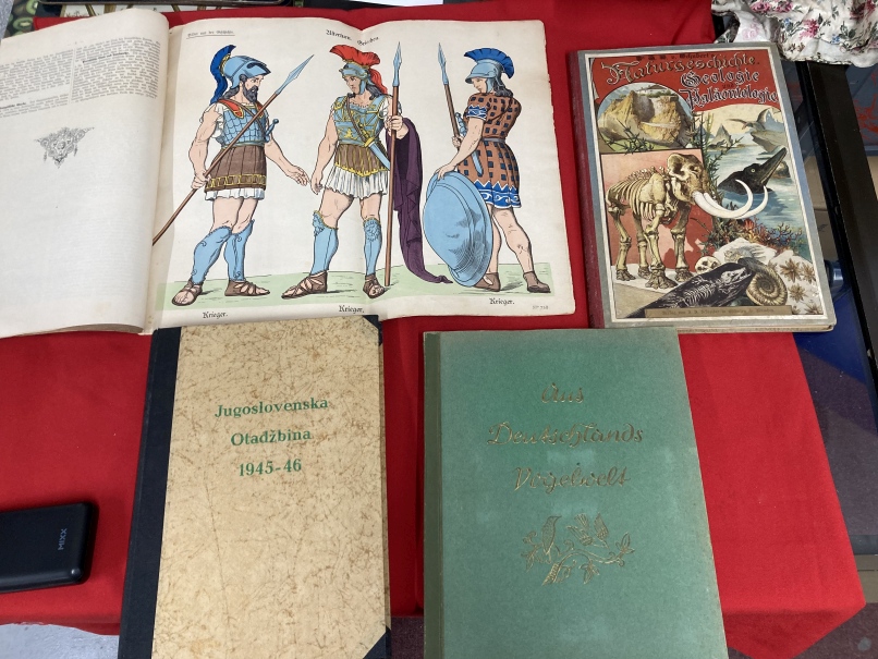 Mid 20th cent. Ephemera: German cigarette cards and booklets, book 'Aus Deutschlands Dogelwelt',