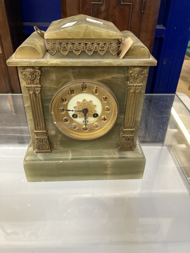Clocks: Early 20th cent. French Empire green onyx mantel clock with applied brass decoration. French - Image 4 of 5