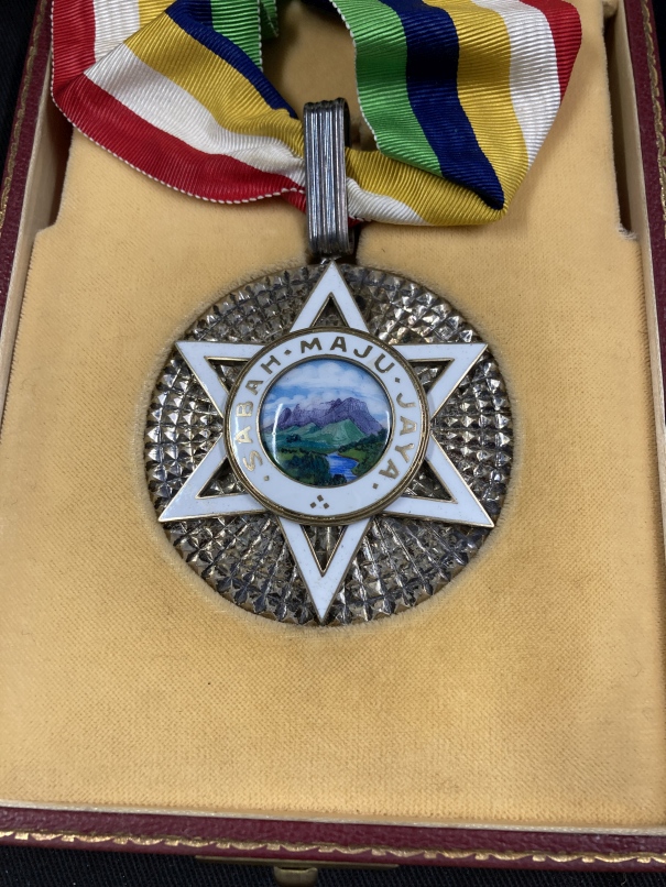 Medals/Orders: Darjah yang amat mulia Kinabalu, The most illustrious order of Kinabalu. Sabah Maju - Image 4 of 10