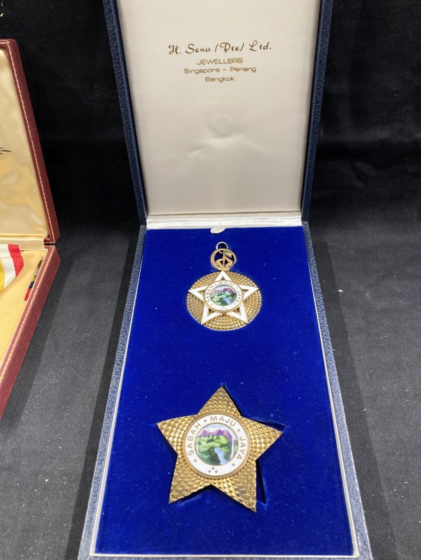 Medals/Orders: Darjah yang amat mulia Kinabalu, The most illustrious order of Kinabalu. Sabah Maju - Image 3 of 10