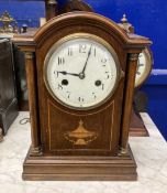 Clocks: Edwardian mahogany mantel clock arched top, columns to the sides with an inlaid urn to the