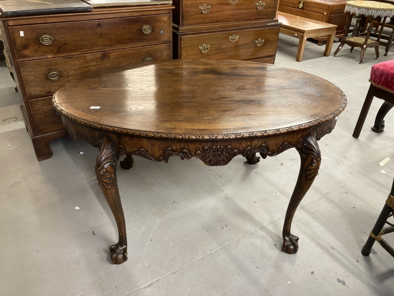 18th/19th cent. Estate made oak table. Oval top with burr oak cross banding, egg and dart moulded