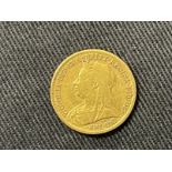 Gold coin Half Sovereign 1900. Weight 3.9g.