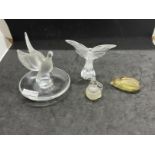 The Mavis and John Wareham Collection: 20th cent. Glass: Lalique 'Thalia Dove' pin dish, Lalique