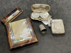 Early 20th cent. Tortoiseshell and mother of pearl card case plus a silver vesta case, sovereign