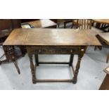20th cent. Oak Jacobean side table the top with two flaps supported by pullout slides on turned