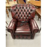 The Mavis and John Wareham Collection: 21st cent. Chesterfield style leather electric reclining