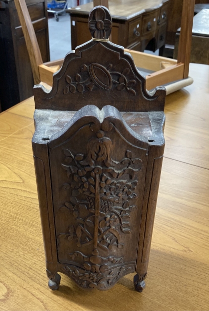 19th cent. Continental candle box carved in a Black Forest style. - Image 2 of 2