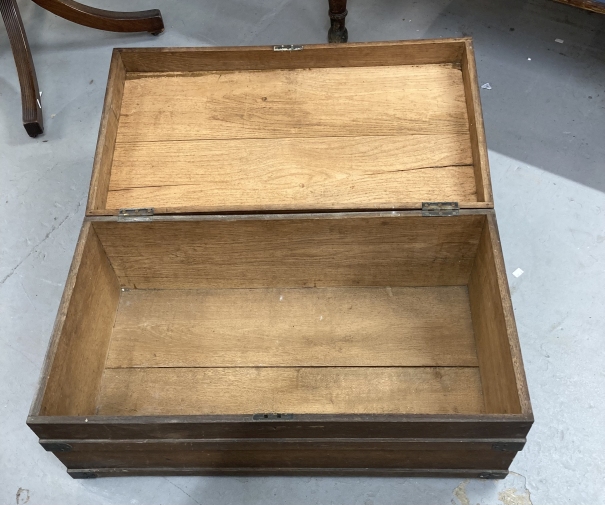 Early 20th cent. Brass bound teak slatted trunk with brass carrying handles. - Image 2 of 2