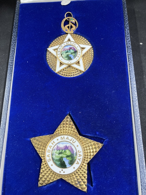 Medals/Orders: Darjah yang amat mulia Kinabalu, The most illustrious order of Kinabalu. Sabah Maju - Image 5 of 10