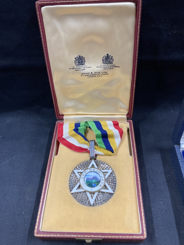 Medals/Orders: Darjah yang amat mulia Kinabalu, The most illustrious order of Kinabalu. Sabah Maju - Image 2 of 10