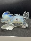 The Mavis and John Wareham Collection: Art Glass: Opalescent seal, 5½ins. x 3½ins, two carp swimming