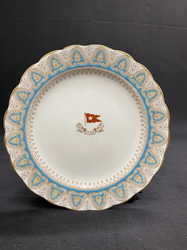 WHITE STAR LINE: Gothic arch First-Class dinner plate. 9ins.