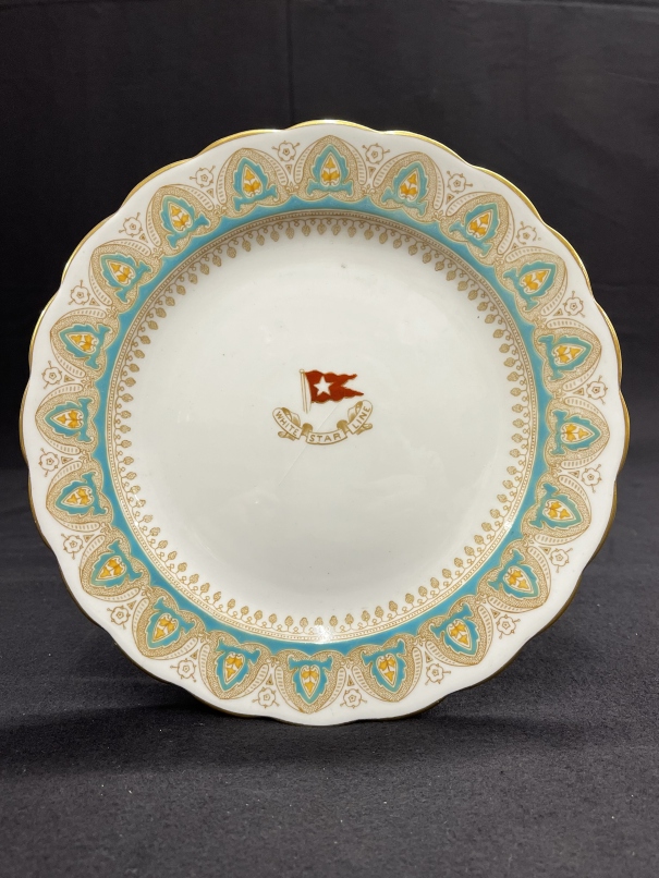 WHITE STAR LINE: First-Class Gothic arch dinner plate dated 8/1905 (minor rim chip).