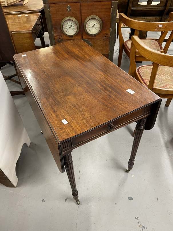 19th cent. Mahogany Pembroke tables, one with reeded legs, 40ins. x 32ins open. The other with candy - Bild 4 aus 5