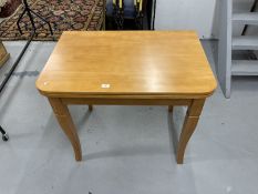 20th cent. Possibly Scandinavian, cherry or similar timber, dining table with a twist and flip