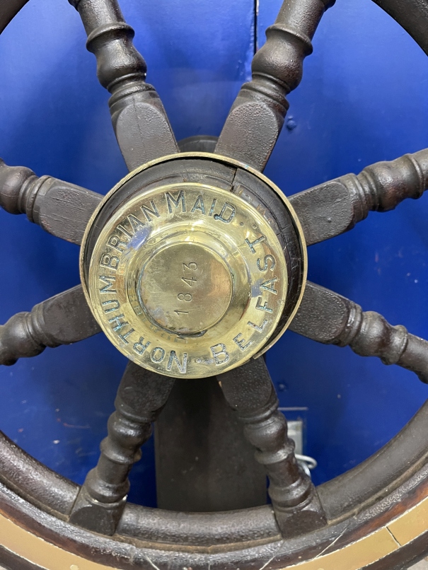 Maritime: A good 19th century brass and hard wood ships wheel with the legend 'NORTHUMBRIAN MAID. - Image 2 of 2