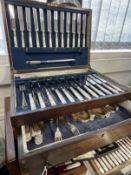 The Mavis and John Wareham Collection: Late 19th/early 20th cent. Canteen of cutlery, Carter &