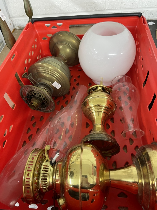 19th/20th cent. Brass table lamps, a pair, plus four brass oil lamps.