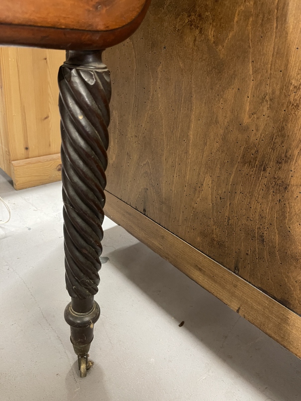 19th cent. Mahogany Pembroke tables, one with reeded legs, 40ins. x 32ins open. The other with candy - Bild 3 aus 5