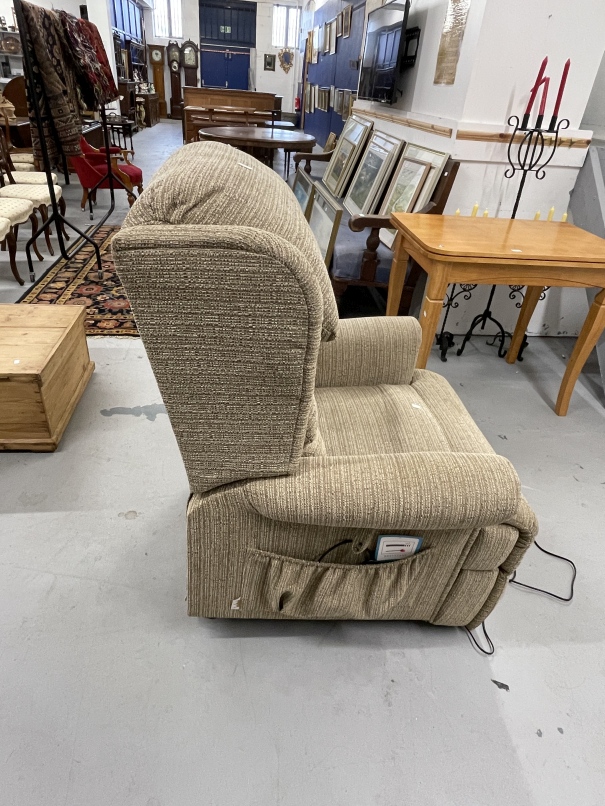 Electric reclining armchair, beige upholstery. - Image 3 of 3