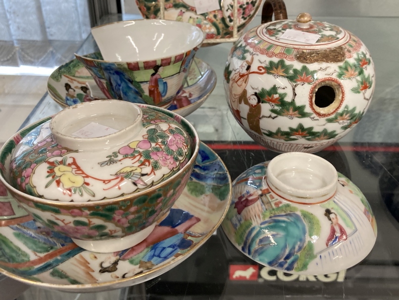 19th cent. Chinese Cantonese Famille Rose tea bowl, cover and stand bowl x 2 (1 A/F), Japanese Imari - Image 2 of 4