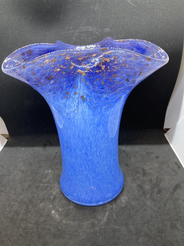 The Mavis and John Wareham Collection: Monart vase, trefoil top, blue with purple and gold - Image 2 of 3