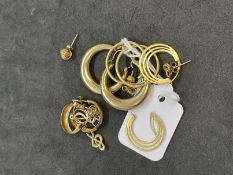 Hallmarked Gold: 9ct seven pairs of assorted earrings to include hoops and knots style. Total weight