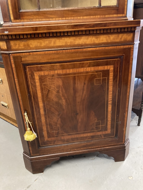 Edwardian mahogany corner display cabinet with fruitwood inlay and stringing in the Sheraton - Image 2 of 3