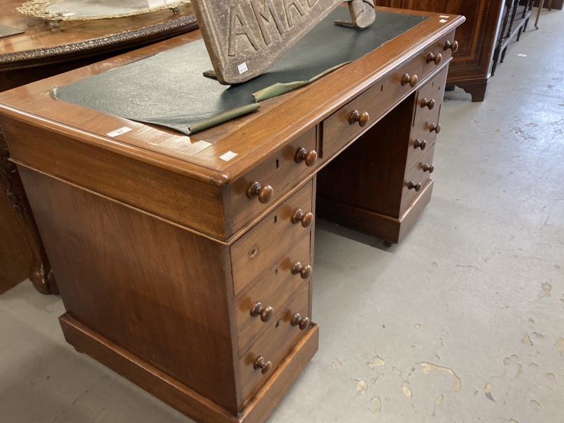 19th cent. Mahogany knee hole desk, two four drawer pedestals with one central drawer, green - Image 2 of 2