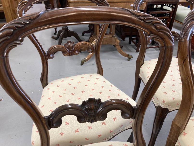 19th cent. Rosewood hoop and scroll back dining chairs, upholstered. (6) - Image 3 of 3