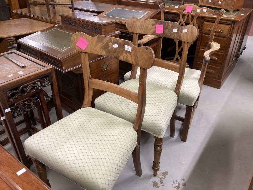 19th cent. Mahogany dining chairs with turned front legs and bar backs, a pair. Together with a