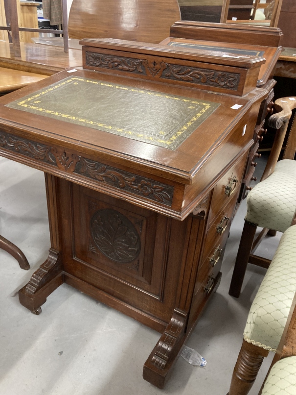 20th cent. Mahogany Davenport, four dummy drawers on the left and four drawers to the right, leather